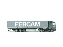 Laden Sie das Bild in den Galerie-Viewer, Herpa H0 MB Actros Planensattelzug &quot;FERCAM&quot; #61
