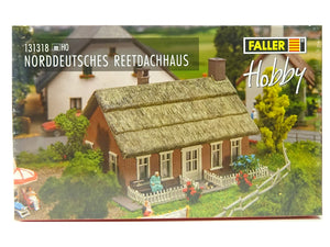 Faller H0 Modellbahn Bausatz Norddeutsches Reetdachhaus 131318 neu OVP