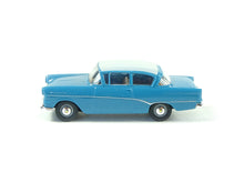 Laden Sie das Bild in den Galerie-Viewer, Brekina 1:87 Modellauto Opel Record hellblau
