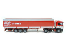 Laden Sie das Bild in den Galerie-Viewer, AWM H0 Modellauto Scania R144 Planensattelzug 2/3 &quot;Arcese&quot; 7003.01 OVP
