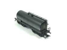 Laden Sie das Bild in den Galerie-Viewer, Güterwagen Einheitskesselwagen DR, aus Märklin H0 46538 neu OVP
