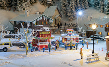 Laden Sie das Bild in den Galerie-Viewer, Modellbau 2 Weihnachtsmarktbuden Lebkuchen &amp; Mini-Cafe, Faller H0 134001 neu
