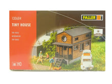 Laden Sie das Bild in den Galerie-Viewer, Modellbau Bausatz  Tiny House,, Faller H0 130684 neu
