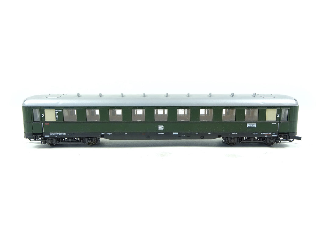 Personenwagen Schürzenwagen 2. Klasse DB, Liliput H0 aus 834