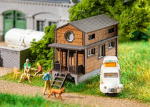 Laden Sie das Bild in den Galerie-Viewer, Modellbau Bausatz  Tiny House,, Faller H0 130684 neu
